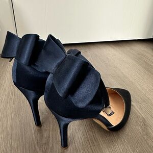Bow Navy Heels